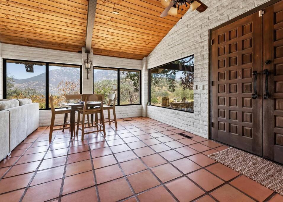 Scenic Spanish Rancho - Breathtaking Views Трі-Риверс Екстер'єр фото