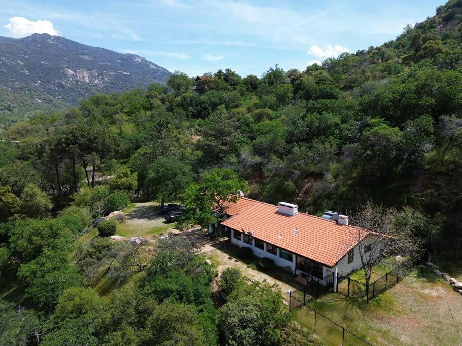 Scenic Spanish Rancho - Breathtaking Views Трі-Риверс Екстер'єр фото